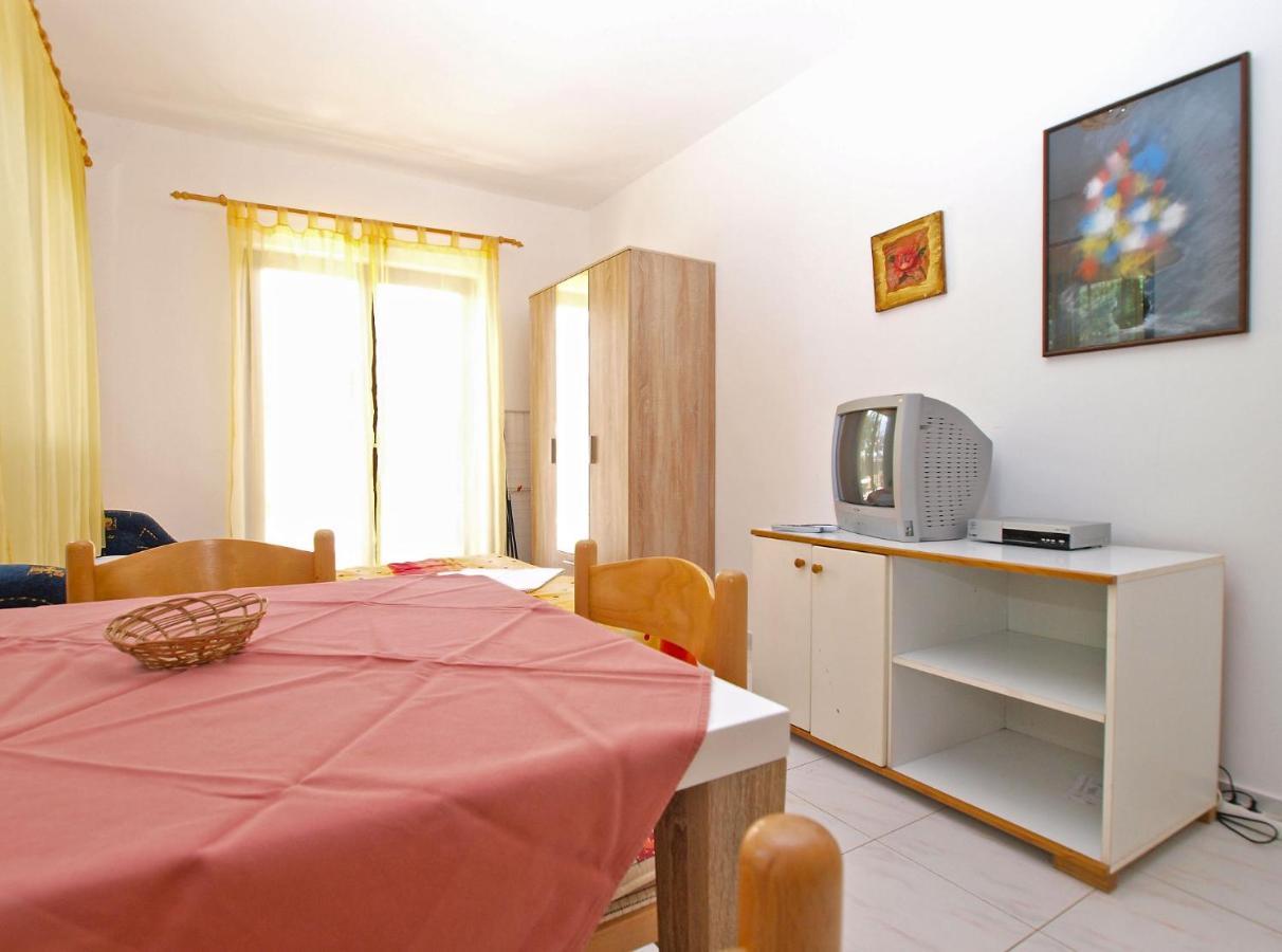 Apartments Puntizela 727 Pola Esterno foto