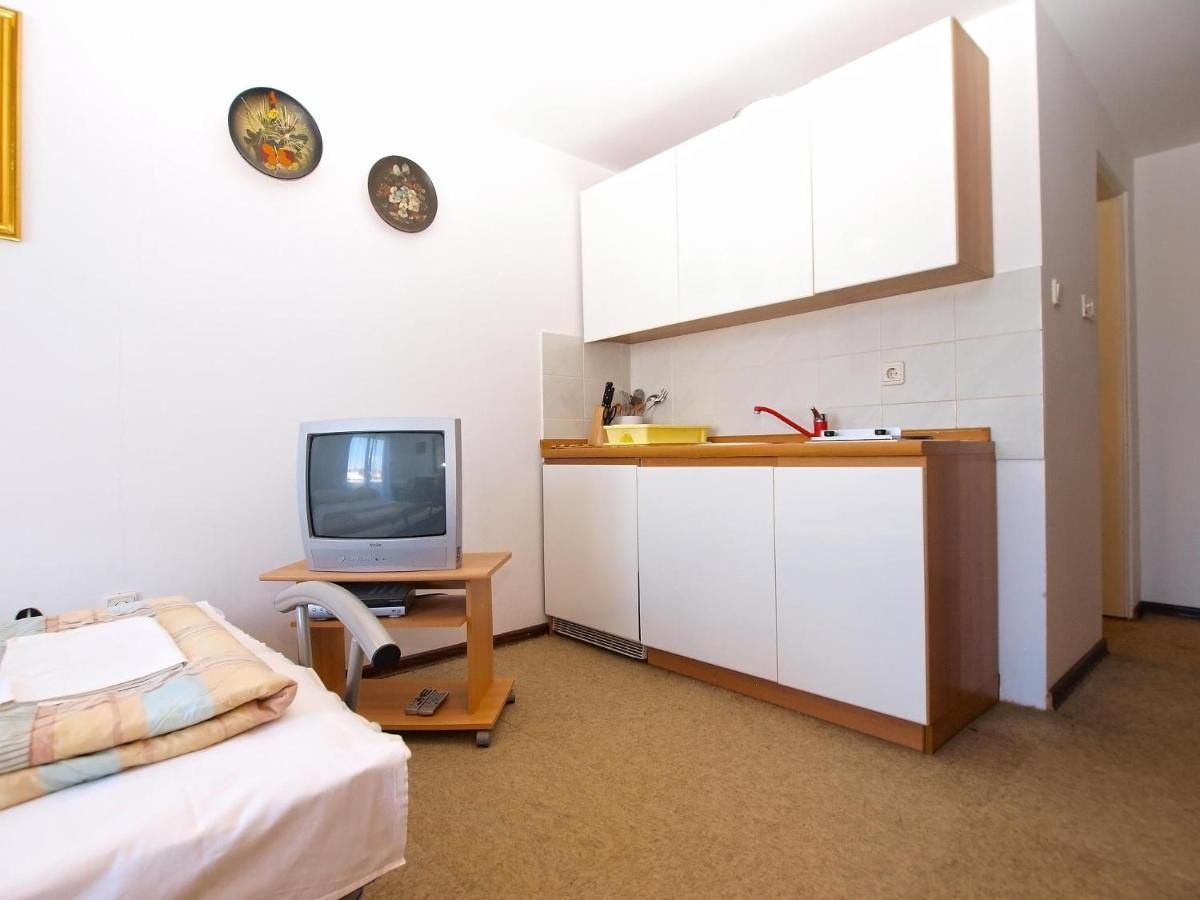 Apartments Puntizela 727 Pola Esterno foto