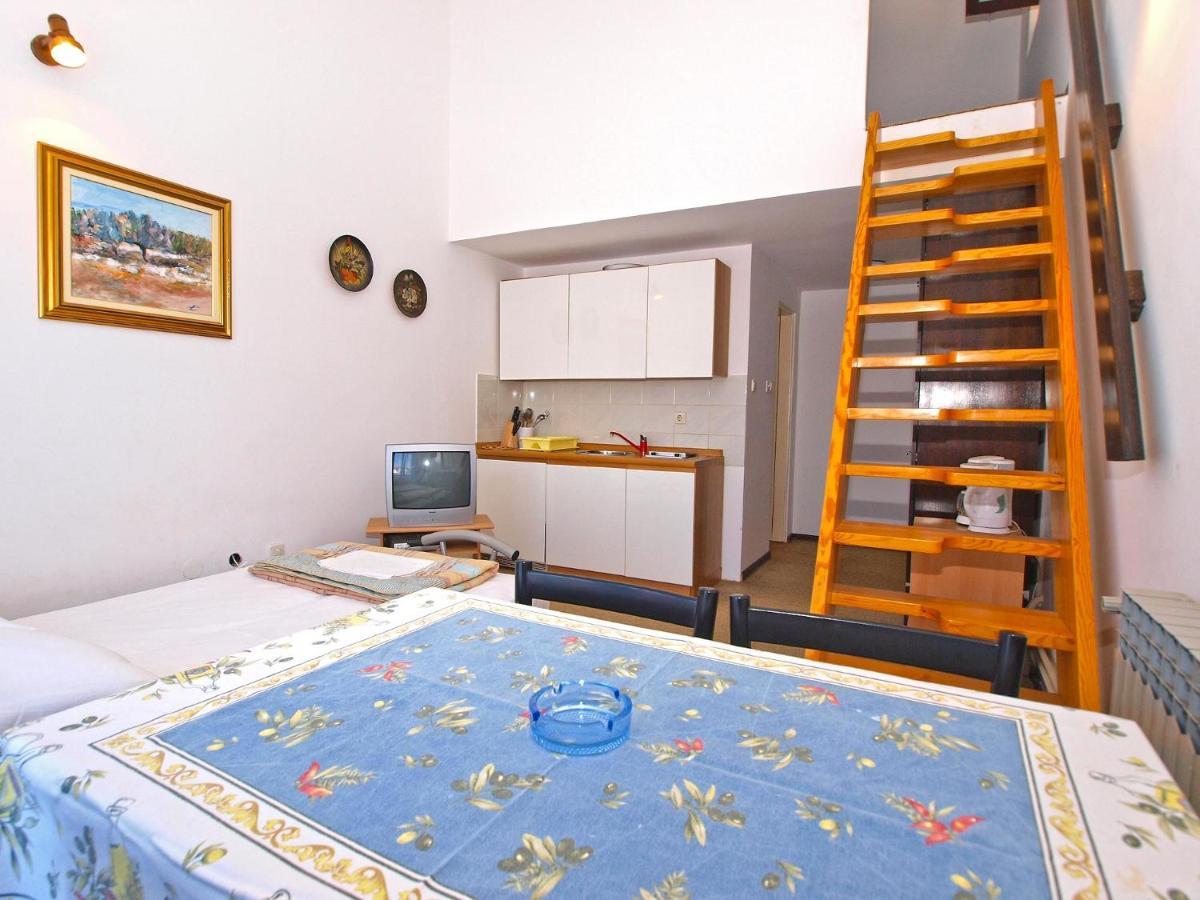 Apartments Puntizela 727 Pola Esterno foto