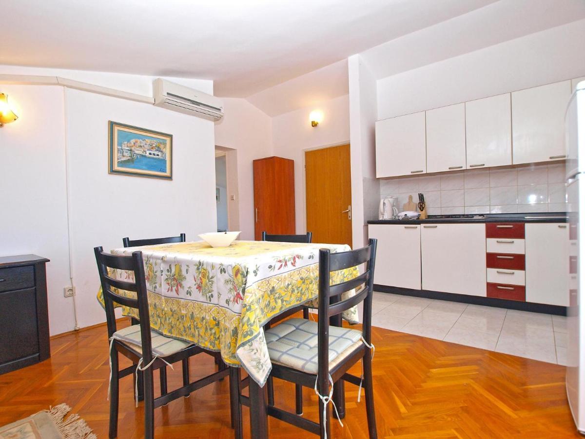 Apartments Puntizela 727 Pola Esterno foto