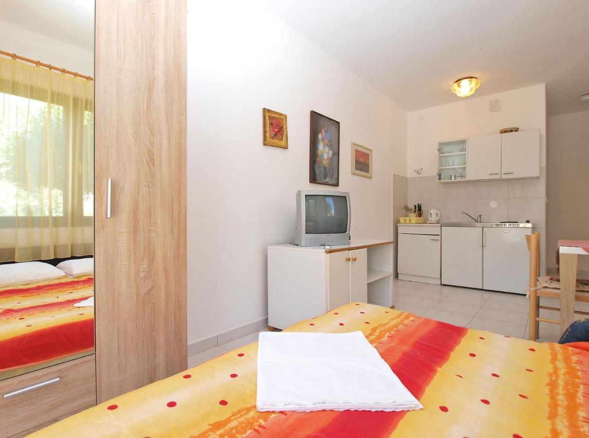 Apartments Puntizela 727 Pola Esterno foto