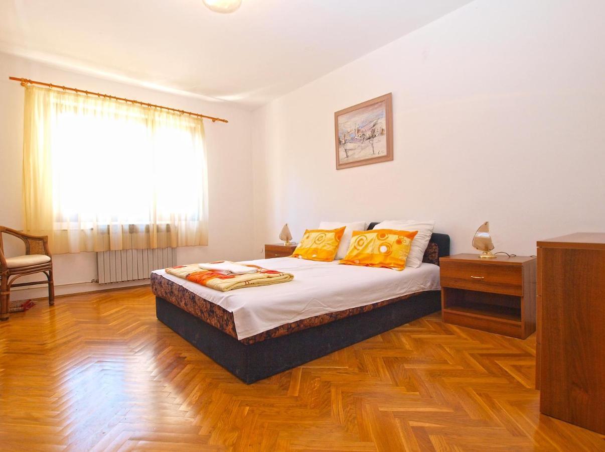 Apartments Puntizela 727 Pola Esterno foto