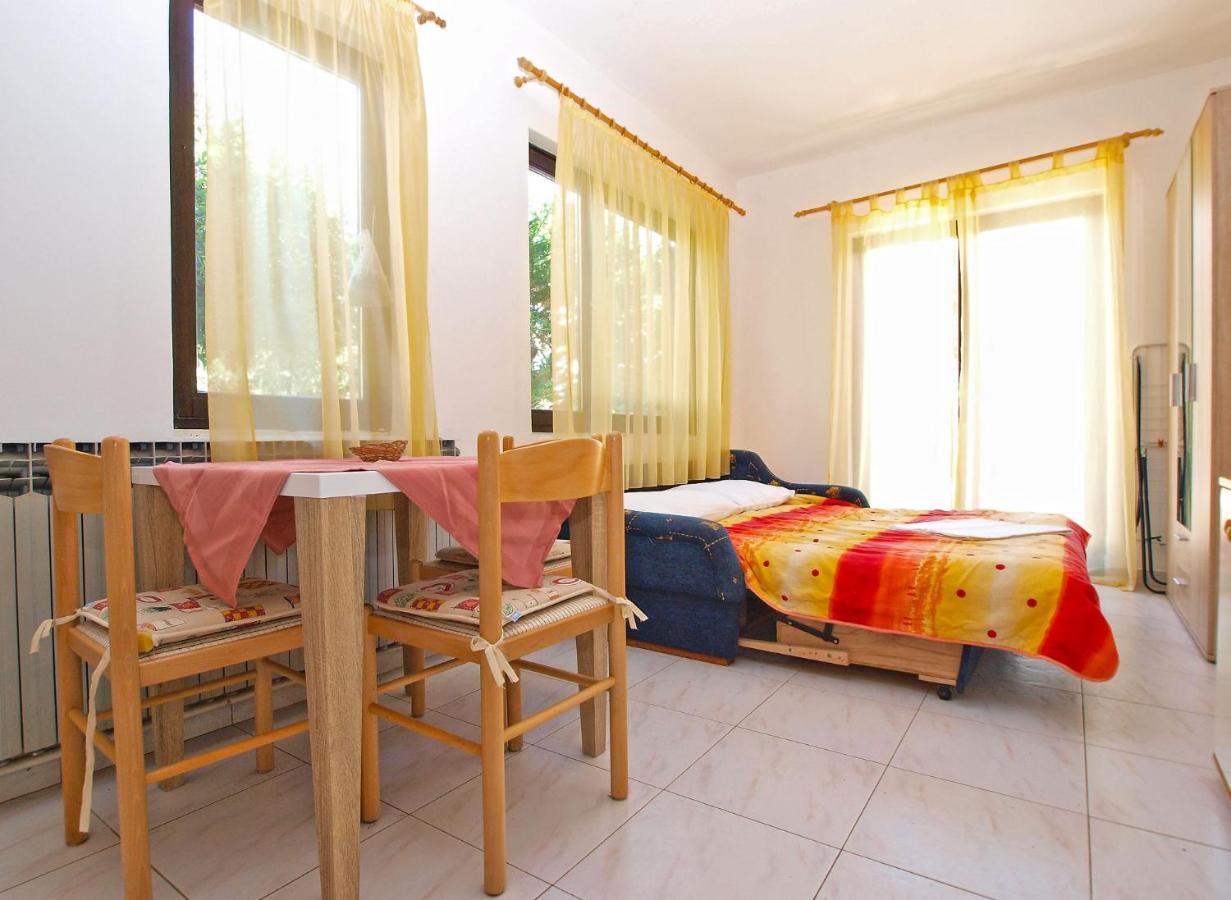 Apartments Puntizela 727 Pola Esterno foto