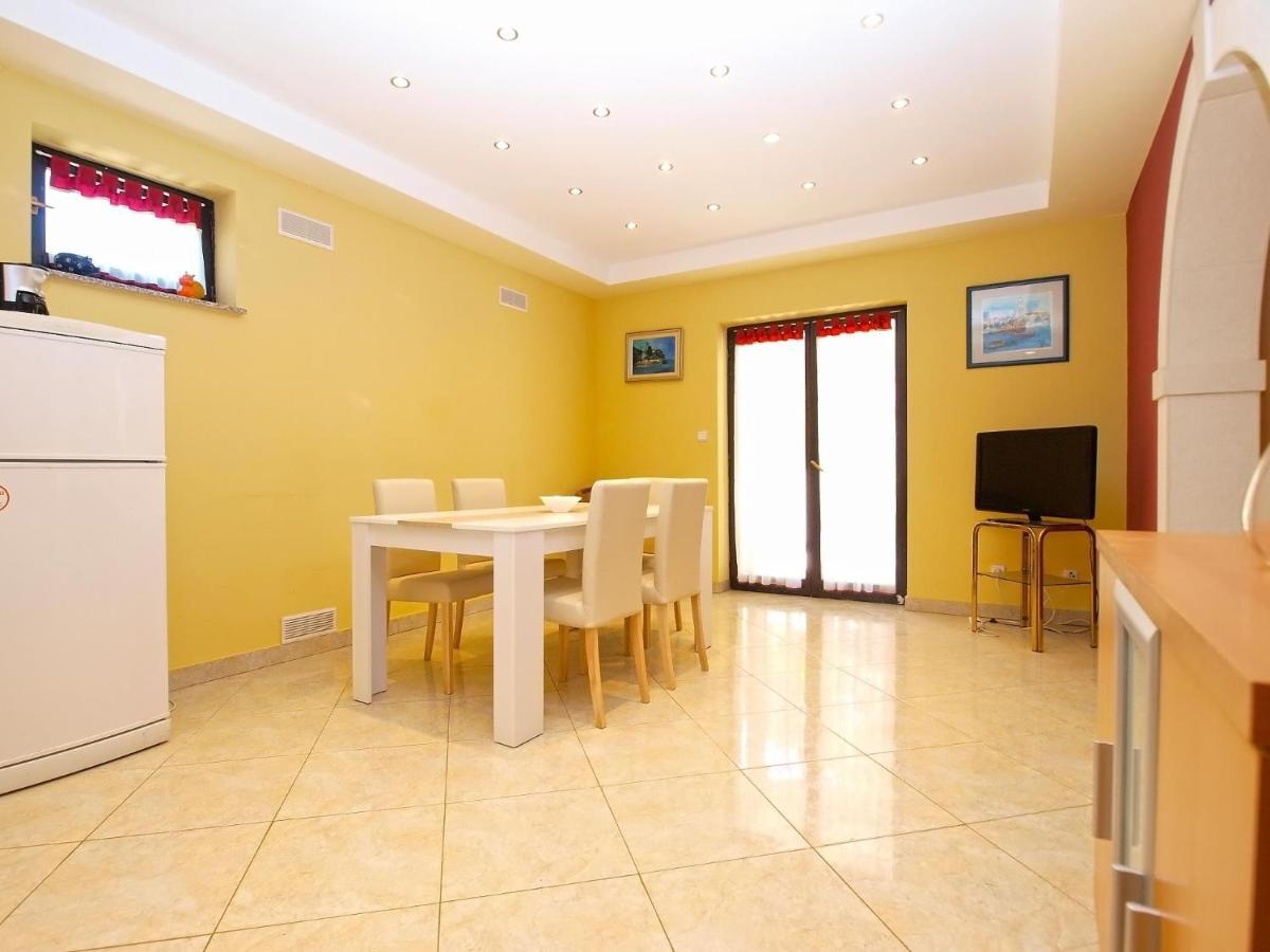Apartments Puntizela 727 Pola Esterno foto